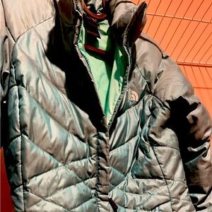 Light green north face zip front  jacket 
No call outs 
Gently used